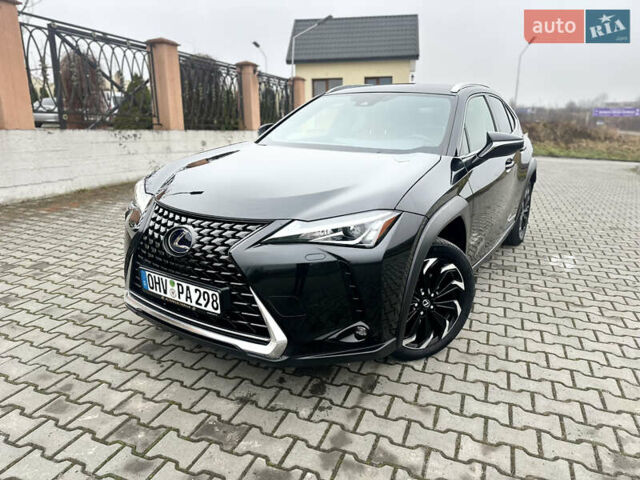 Черный Лексус UX, объемом двигателя 0 л и пробегом 109 тыс. км за 22750 $, фото 1 на Automoto.ua
