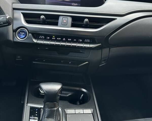 Чорний Лексус UX, об'ємом двигуна 0 л та пробігом 25 тис. км за 35750 $, фото 91 на Automoto.ua