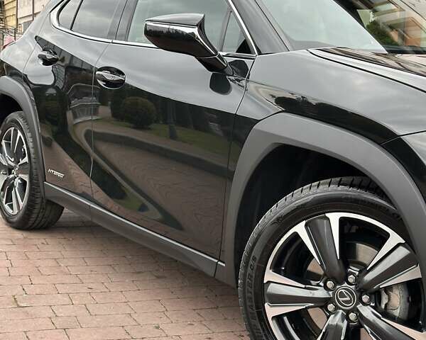 Черный Лексус UX, объемом двигателя 2 л и пробегом 25 тыс. км за 33750 $, фото 9 на Automoto.ua