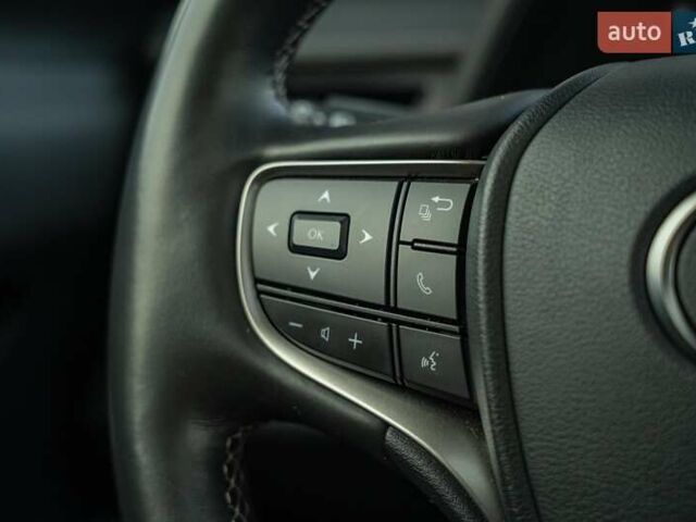 Чорний Лексус UX, об'ємом двигуна 2 л та пробігом 64 тис. км за 29900 $, фото 23 на Automoto.ua