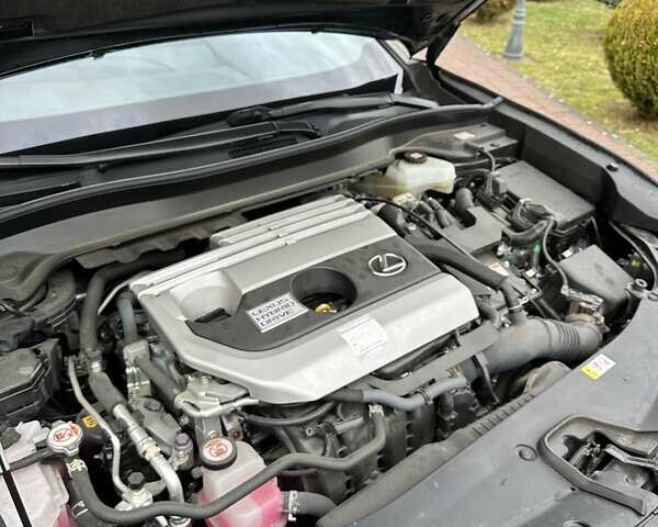 Черный Лексус UX, объемом двигателя 2 л и пробегом 25 тыс. км за 33750 $, фото 103 на Automoto.ua