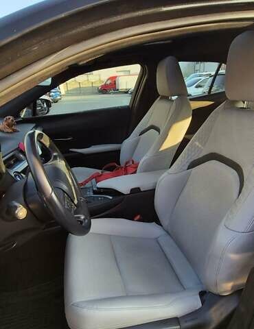 Черный Лексус UX, объемом двигателя 1.99 л и пробегом 62 тыс. км за 29500 $, фото 4 на Automoto.ua
