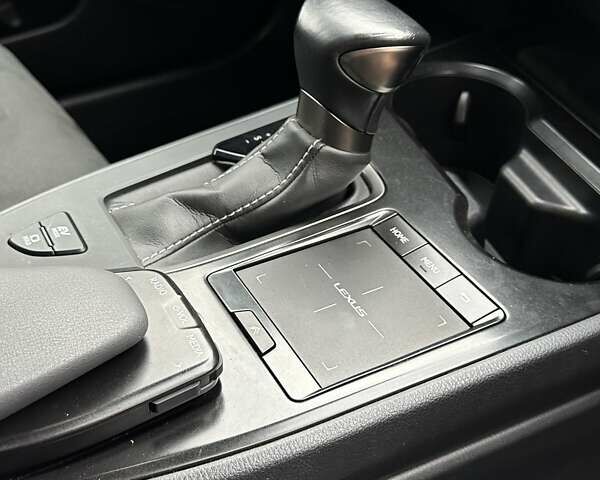 Черный Лексус UX, объемом двигателя 2 л и пробегом 25 тыс. км за 33750 $, фото 94 на Automoto.ua