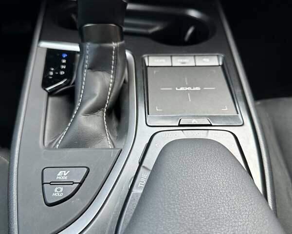 Чорний Лексус UX, об'ємом двигуна 0 л та пробігом 25 тис. км за 35850 $, фото 114 на Automoto.ua