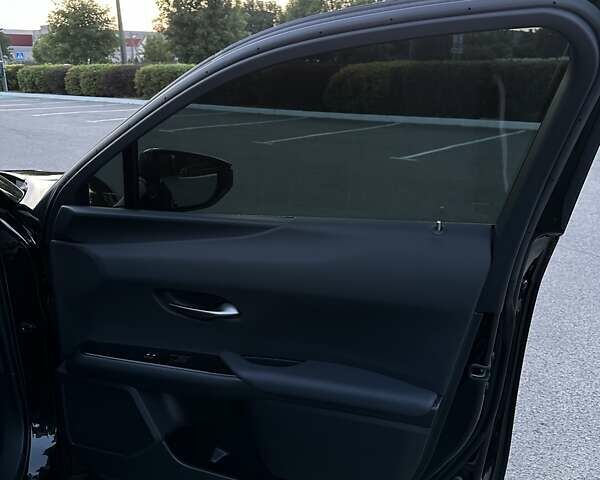 Чорний Лексус UX, об'ємом двигуна 0 л та пробігом 5 тис. км за 38900 $, фото 52 на Automoto.ua