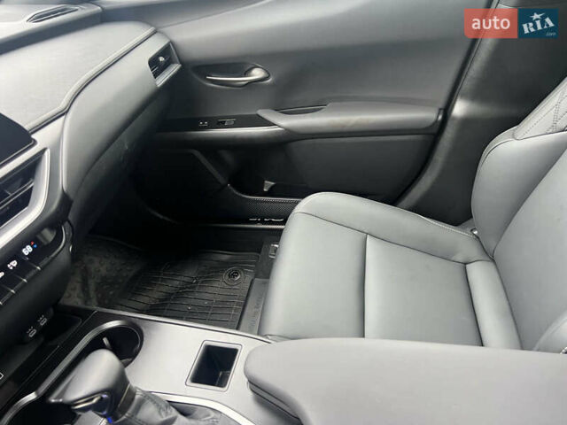 Чорний Лексус UX, об'ємом двигуна 2 л та пробігом 5 тис. км за 38000 $, фото 13 на Automoto.ua