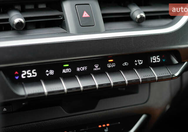 Красный Лексус UX, объемом двигателя 1.99 л и пробегом 101 тыс. км за 29130 $, фото 32 на Automoto.ua