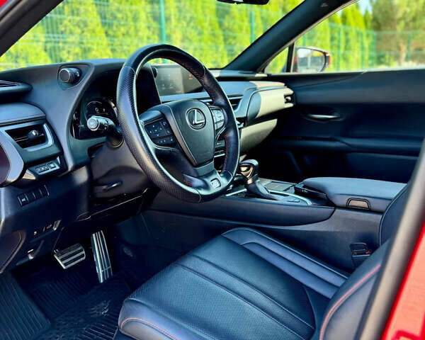 Красный Лексус UX, объемом двигателя 1.99 л и пробегом 47 тыс. км за 28500 $, фото 13 на Automoto.ua