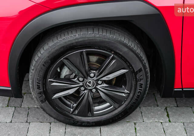 Красный Лексус UX, объемом двигателя 1.99 л и пробегом 101 тыс. км за 29130 $, фото 11 на Automoto.ua