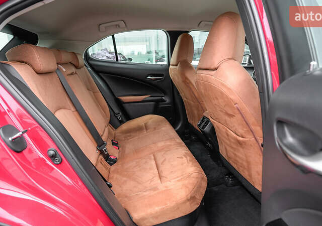 Красный Лексус UX, объемом двигателя 1.99 л и пробегом 101 тыс. км за 29130 $, фото 6 на Automoto.ua