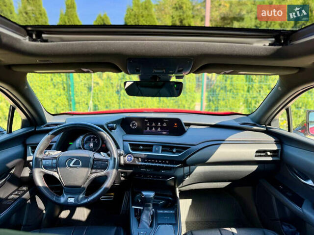 Красный Лексус UX, объемом двигателя 1.99 л и пробегом 47 тыс. км за 28500 $, фото 8 на Automoto.ua