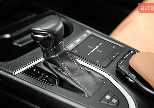 Красный Лексус UX, объемом двигателя 1.99 л и пробегом 101 тыс. км за 29130 $, фото 36 на Automoto.ua