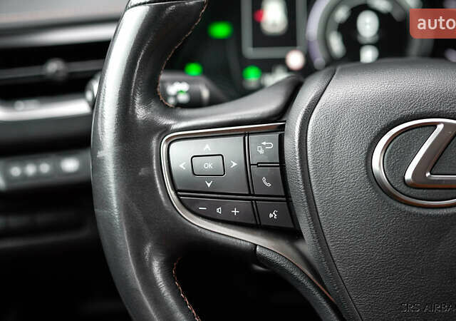 Красный Лексус UX, объемом двигателя 1.99 л и пробегом 101 тыс. км за 29130 $, фото 19 на Automoto.ua