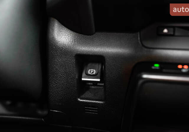 Красный Лексус UX, объемом двигателя 1.99 л и пробегом 101 тыс. км за 29130 $, фото 35 на Automoto.ua