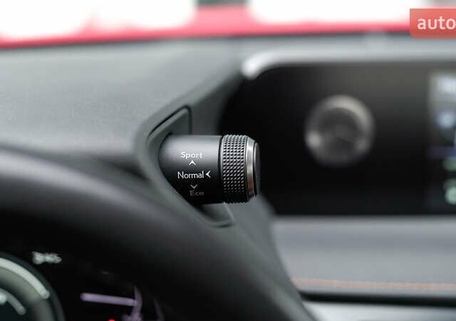 Красный Лексус UX, объемом двигателя 1.99 л и пробегом 101 тыс. км за 29130 $, фото 24 на Automoto.ua