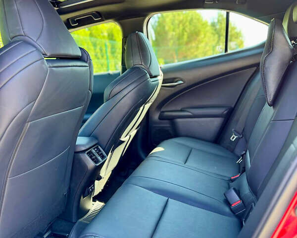 Красный Лексус UX, объемом двигателя 1.99 л и пробегом 47 тыс. км за 28500 $, фото 11 на Automoto.ua