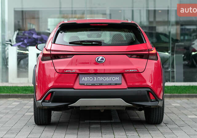 Красный Лексус UX, объемом двигателя 1.99 л и пробегом 101 тыс. км за 29130 $, фото 3 на Automoto.ua