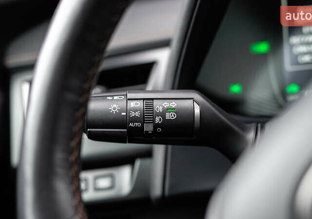 Красный Лексус UX, объемом двигателя 1.99 л и пробегом 101 тыс. км за 29130 $, фото 21 на Automoto.ua