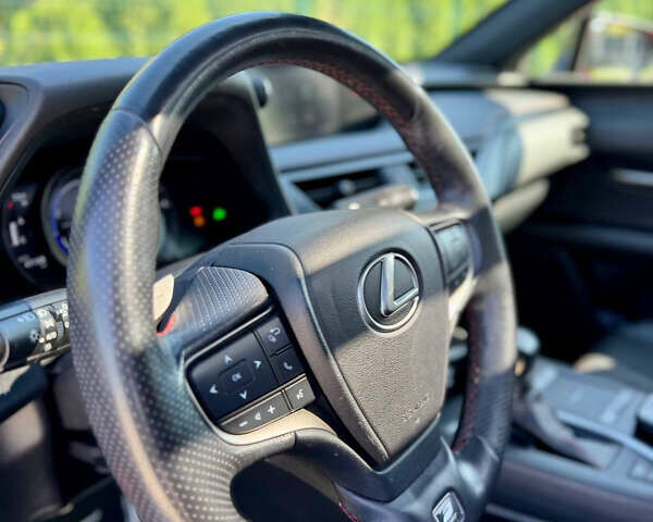 Красный Лексус UX, объемом двигателя 1.99 л и пробегом 47 тыс. км за 28500 $, фото 14 на Automoto.ua