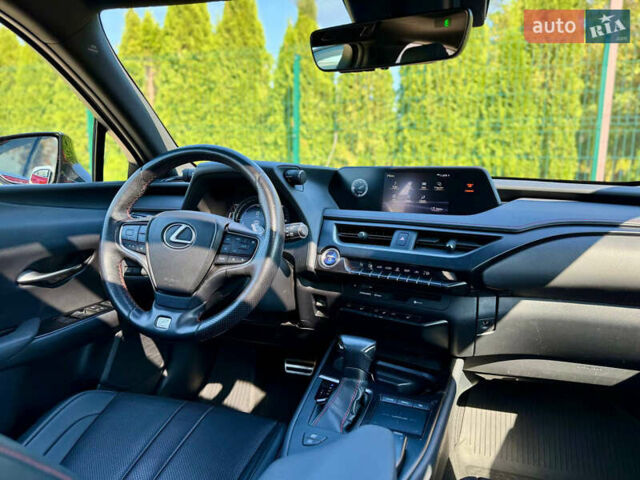 Красный Лексус UX, объемом двигателя 1.99 л и пробегом 47 тыс. км за 28500 $, фото 9 на Automoto.ua