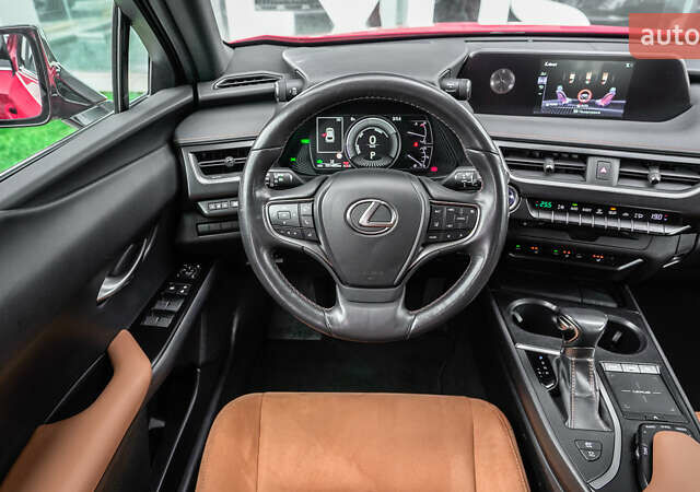 Красный Лексус UX, объемом двигателя 1.99 л и пробегом 101 тыс. км за 29130 $, фото 8 на Automoto.ua