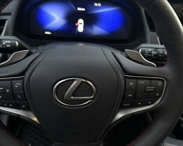 Красный Лексус UX, объемом двигателя 1.99 л и пробегом 4 тыс. км за 39500 $, фото 8 на Automoto.ua