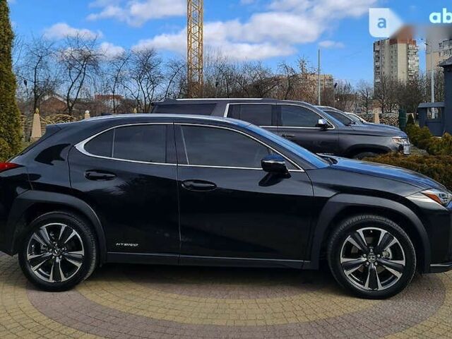Лексус UX, объемом двигателя 2 л и пробегом 18 тыс. км за 35990 $, фото 2 на Automoto.ua