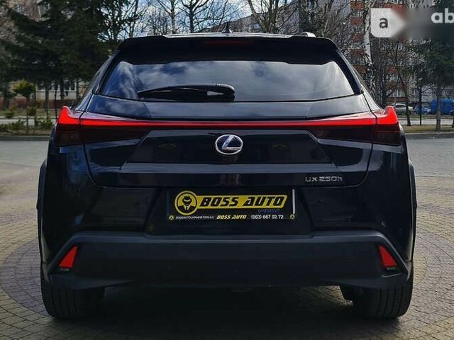 Лексус UX, объемом двигателя 2 л и пробегом 18 тыс. км за 35990 $, фото 4 на Automoto.ua