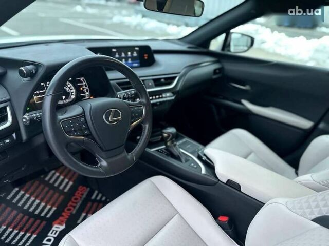 Лексус UX, объемом двигателя 4.25 л и пробегом 59 тыс. км за 27500 $, фото 22 на Automoto.ua