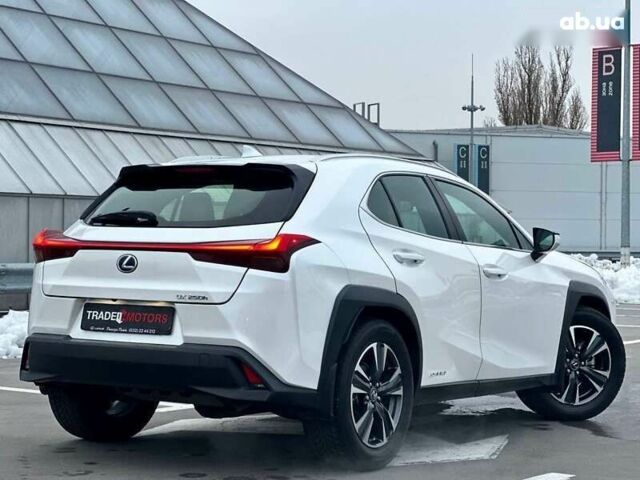 Лексус UX, объемом двигателя 4.25 л и пробегом 59 тыс. км за 27500 $, фото 3 на Automoto.ua
