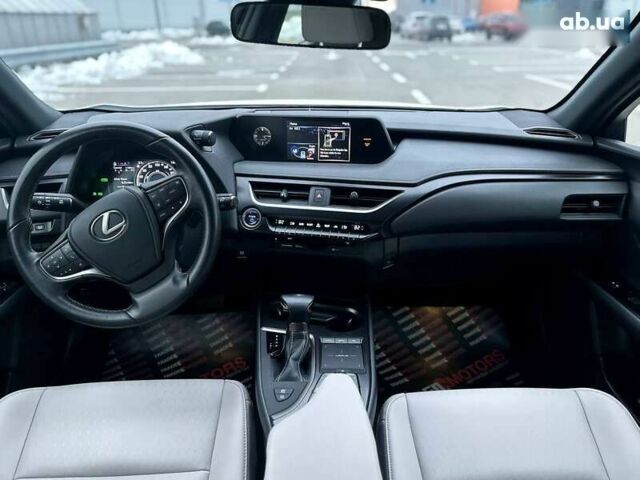 Лексус UX, объемом двигателя 4.25 л и пробегом 59 тыс. км за 27500 $, фото 24 на Automoto.ua