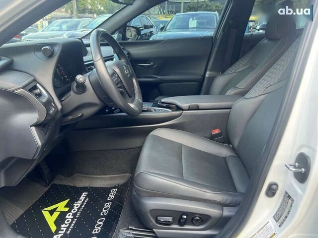 Лексус UX, объемом двигателя 4.25 л и пробегом 20 тыс. км за 31900 $, фото 17 на Automoto.ua