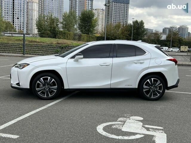 Лексус UX, объемом двигателя 4.25 л и пробегом 20 тыс. км за 31900 $, фото 6 на Automoto.ua