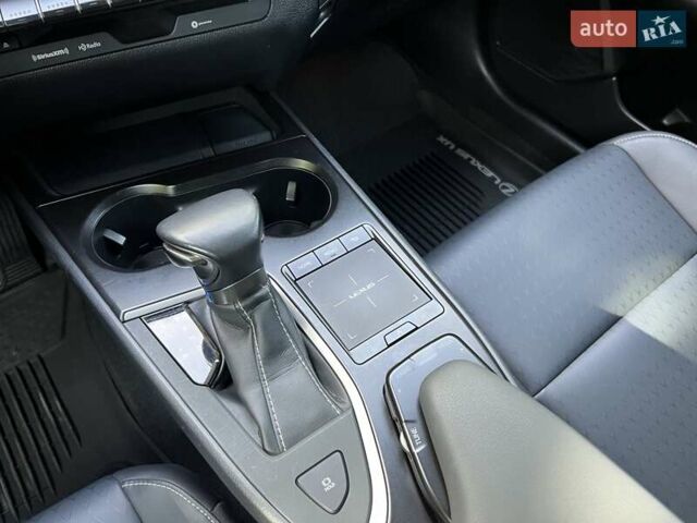 Лексус UX, объемом двигателя 2 л и пробегом 61 тыс. км за 24999 $, фото 24 на Automoto.ua