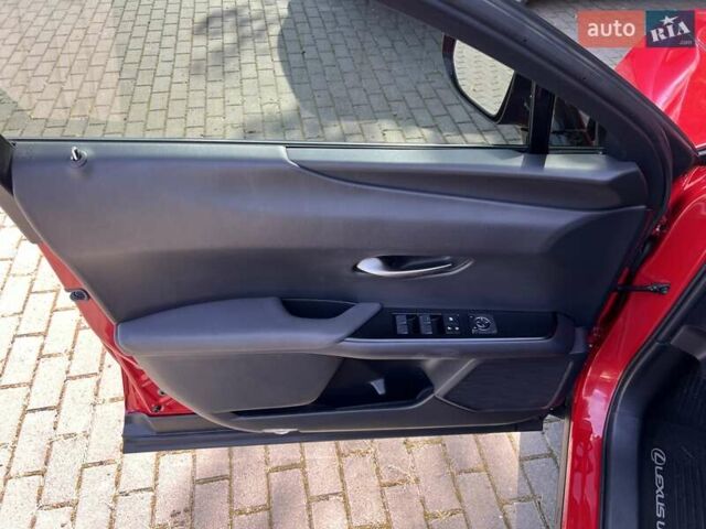 Лексус UX, объемом двигателя 2 л и пробегом 61 тыс. км за 24999 $, фото 29 на Automoto.ua