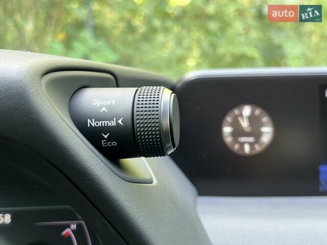 Лексус UX, объемом двигателя 2 л и пробегом 61 тыс. км за 24999 $, фото 19 на Automoto.ua