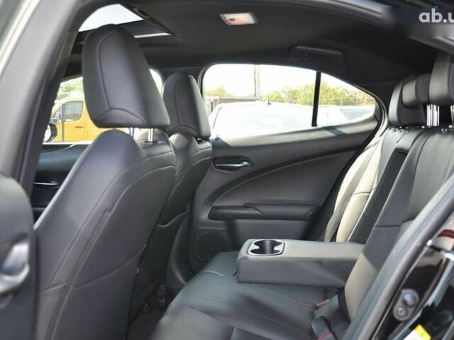 Лексус UX, объемом двигателя 2 л и пробегом 43 тыс. км за 27700 $, фото 27 на Automoto.ua