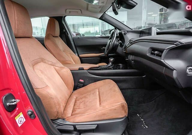 Лексус UX, объемом двигателя 0 л и пробегом 101 тыс. км за 29563 $, фото 5 на Automoto.ua