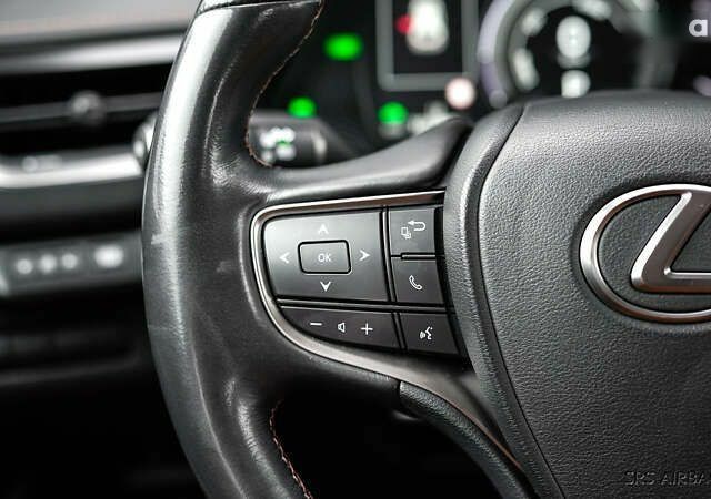 Лексус UX, объемом двигателя 0 л и пробегом 101 тыс. км за 29563 $, фото 19 на Automoto.ua