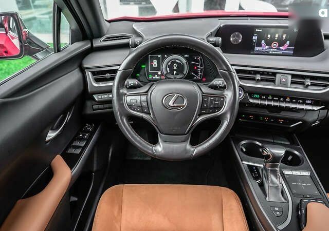 Лексус UX, объемом двигателя 0 л и пробегом 101 тыс. км за 29563 $, фото 8 на Automoto.ua
