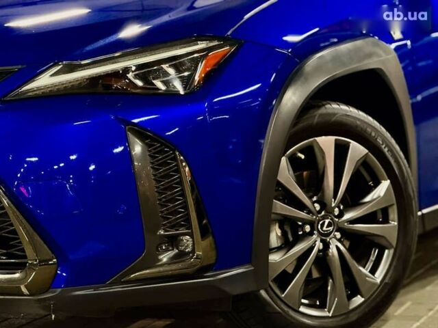 Лексус UX, объемом двигателя 0 л и пробегом 93 тыс. км за 32900 $, фото 2 на Automoto.ua