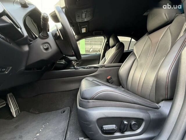 Лексус UX, объемом двигателя 0 л и пробегом 93 тыс. км за 33500 $, фото 20 на Automoto.ua