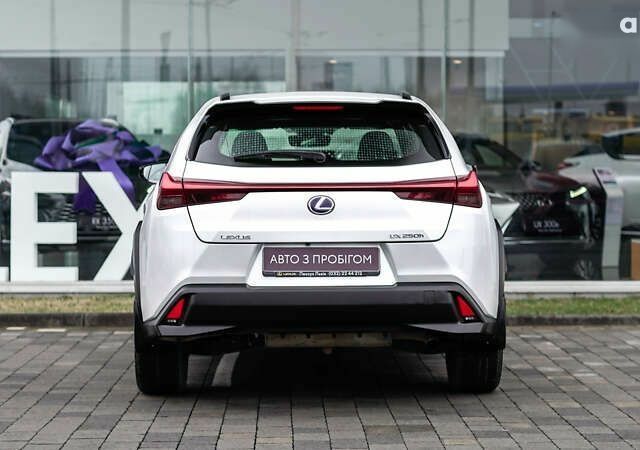 Лексус UX, объемом двигателя 0 л и пробегом 60 тыс. км за 35505 $, фото 3 на Automoto.ua