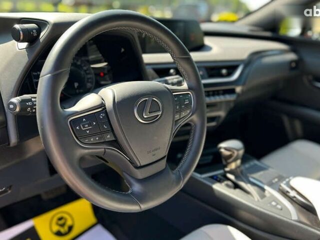 Лексус UX, объемом двигателя 0 л и пробегом 73 тыс. км за 28800 $, фото 20 на Automoto.ua