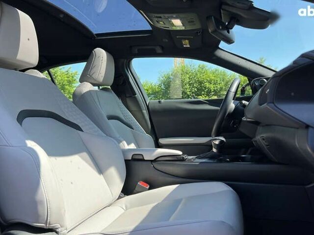 Лексус UX, объемом двигателя 0 л и пробегом 73 тыс. км за 28800 $, фото 8 на Automoto.ua