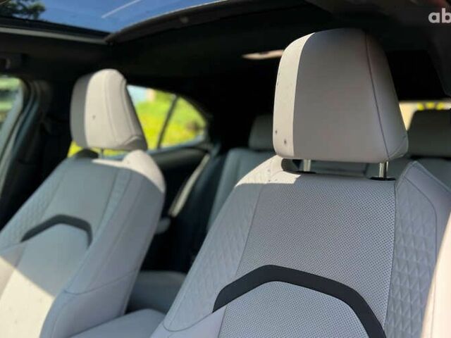 Лексус UX, объемом двигателя 0 л и пробегом 73 тыс. км за 28800 $, фото 21 на Automoto.ua
