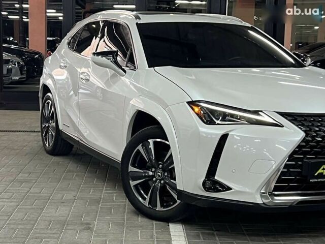 Лексус UX, объемом двигателя 0 л и пробегом 21 тыс. км за 30800 $, фото 1 на Automoto.ua