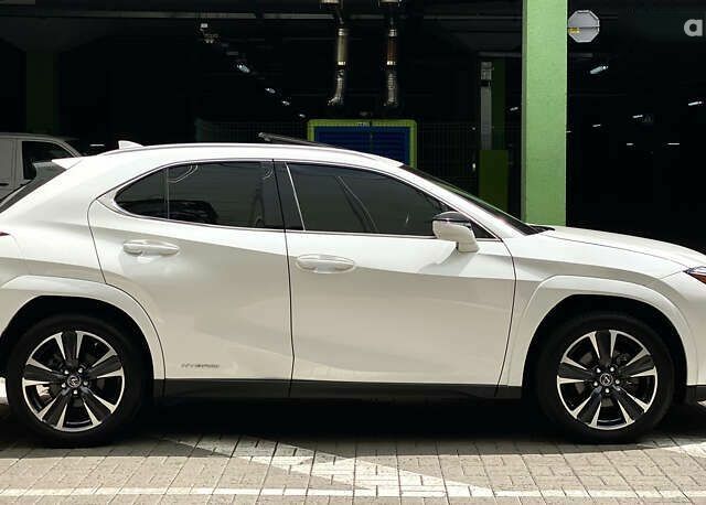 Лексус UX, об'ємом двигуна 0 л та пробігом 22 тис. км за 30500 $, фото 8 на Automoto.ua
