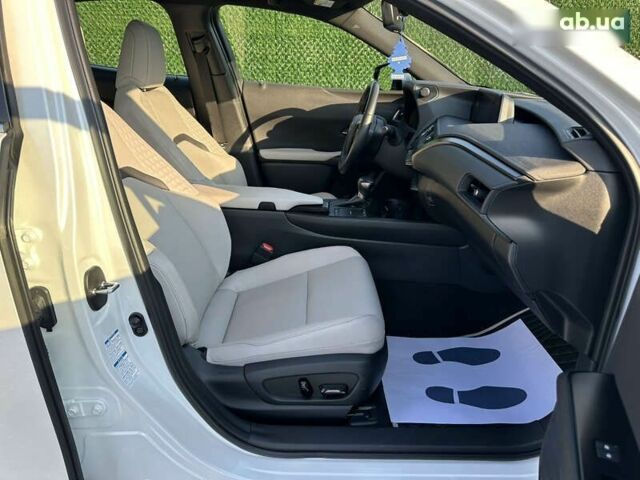 Лексус UX, объемом двигателя 0 л и пробегом 13 тыс. км за 34500 $, фото 10 на Automoto.ua