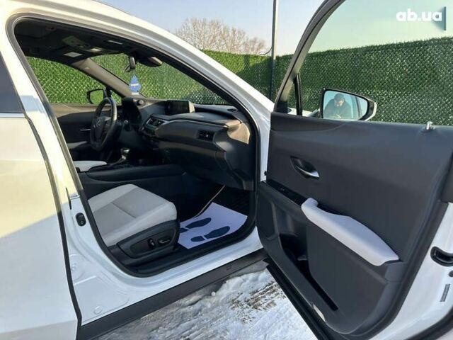Лексус UX, объемом двигателя 0 л и пробегом 13 тыс. км за 34500 $, фото 9 на Automoto.ua
